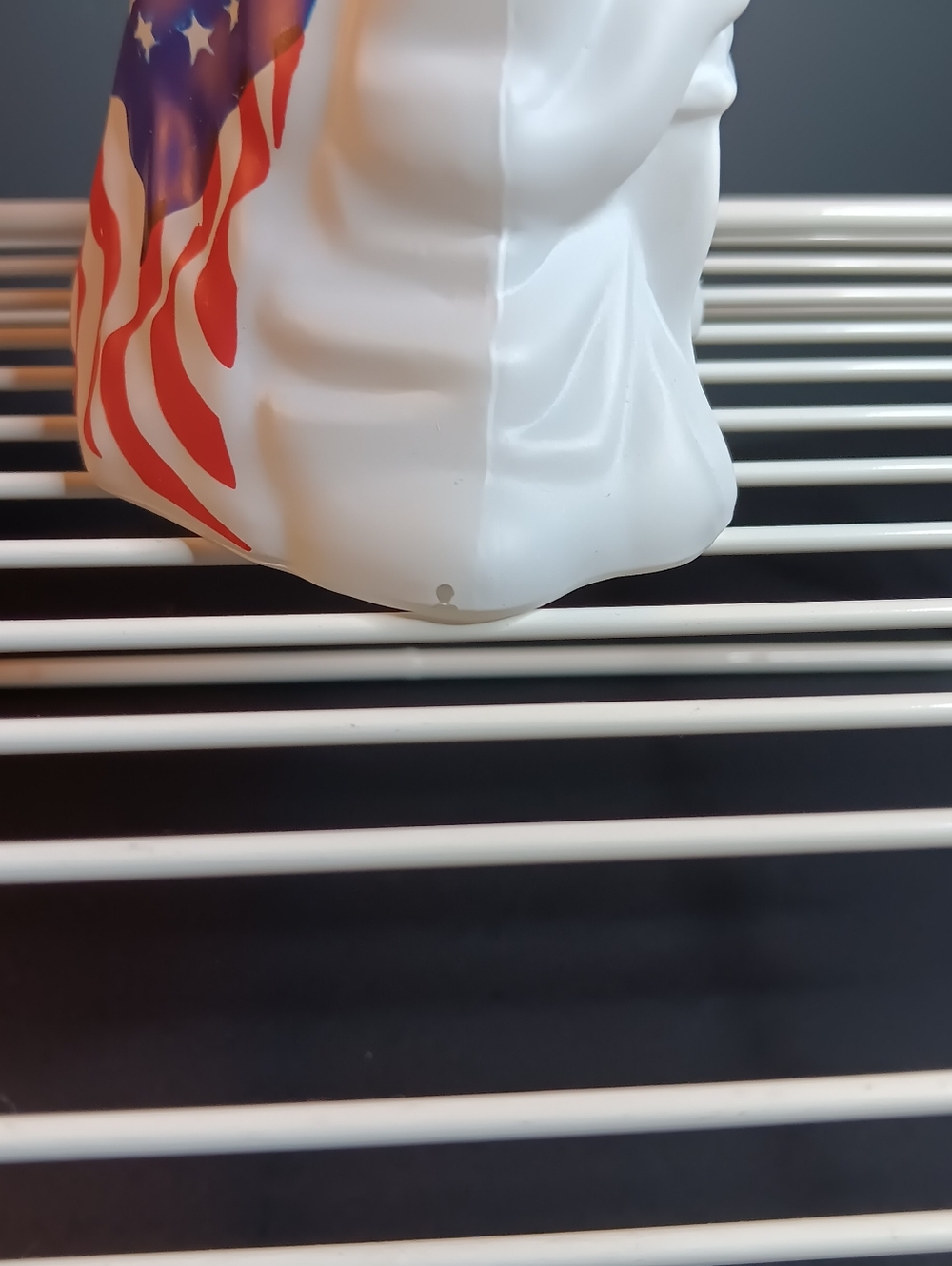 Vintage 1976 Avon Betsy Ross Figurine Cologne Bottle 5.5" H×4.5"W×3"D - Picture 7 of 7